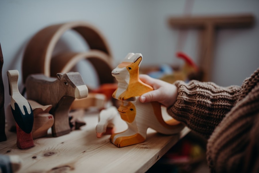 Speelgoed Holztiger Dieren & Natuur | Holztiger Kangoeroe Met Baby Van Hout